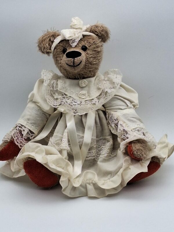 ANNABELLE EN DENTELLES