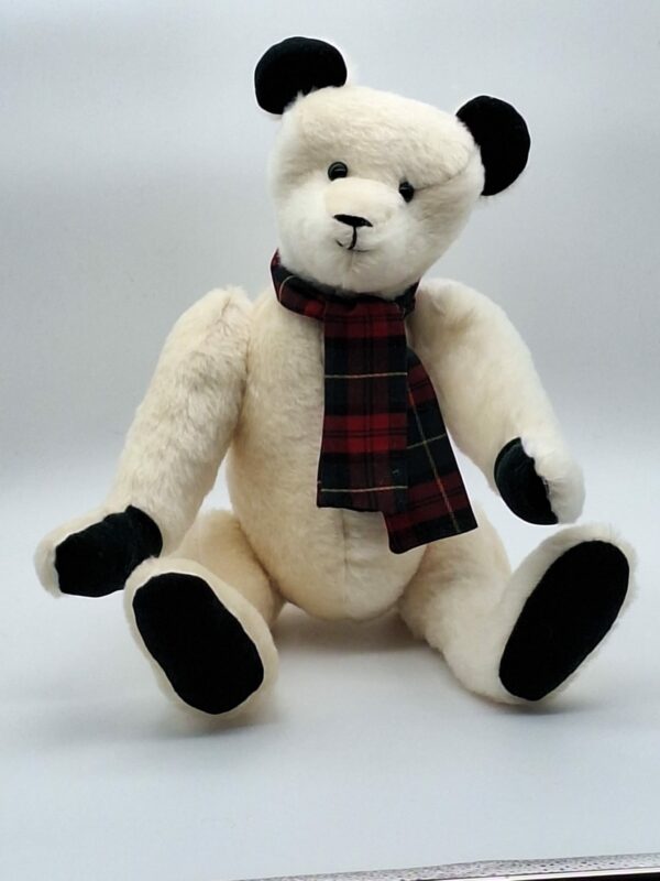 TIMOUR AUX PATTES DE VELOURS